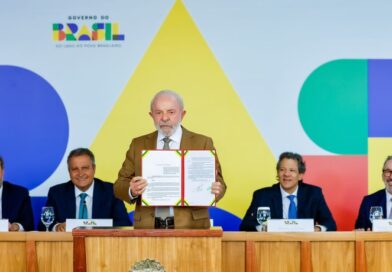 Lula assinou decreto que zera as alíquotas de PIS/Cofins sobre o diesel.